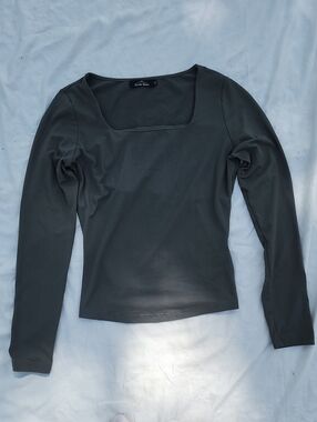 Trendy Queen Tight Long Sleeve Square Neck Top - Olive Gray, Size XS